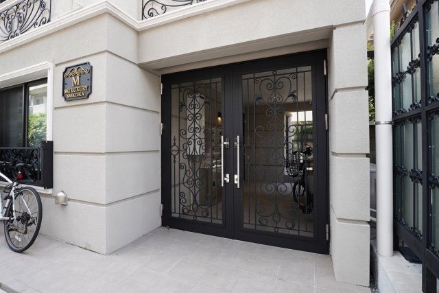 MG　LUXURY　SASAZUKA1階 エントランス