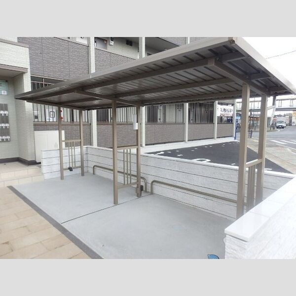 レーヴ101号室 駐輪場