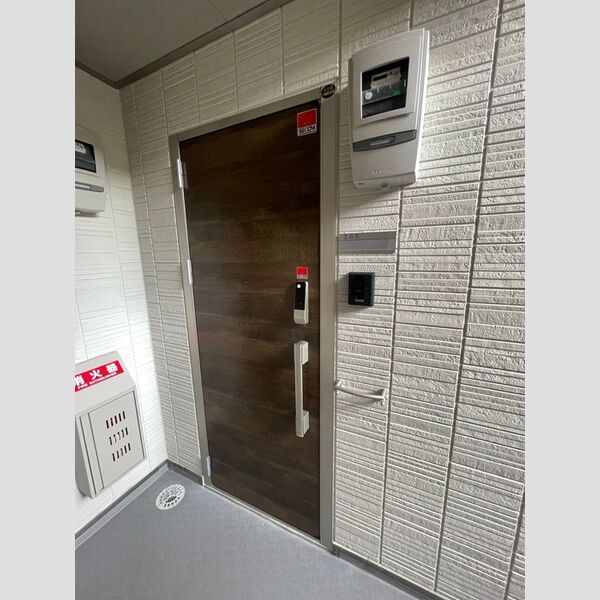 GRAND湘南　B棟205号室 玄関