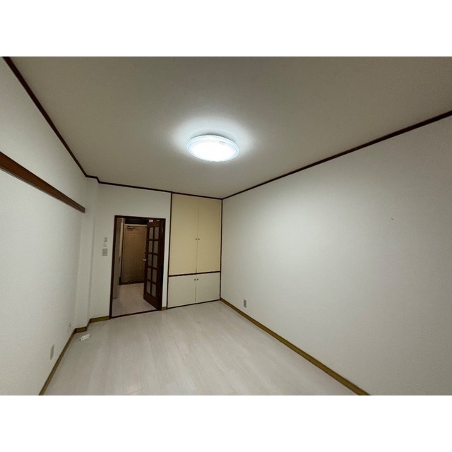 シャトーロマネ105号室 リビング