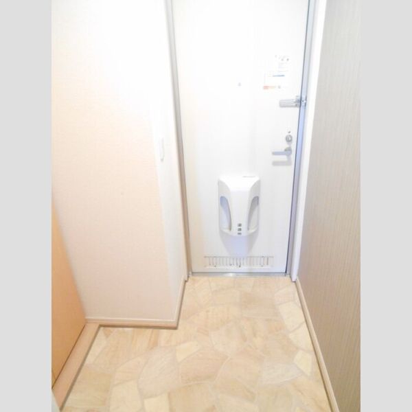 グリシーヌ　A301号室 玄関