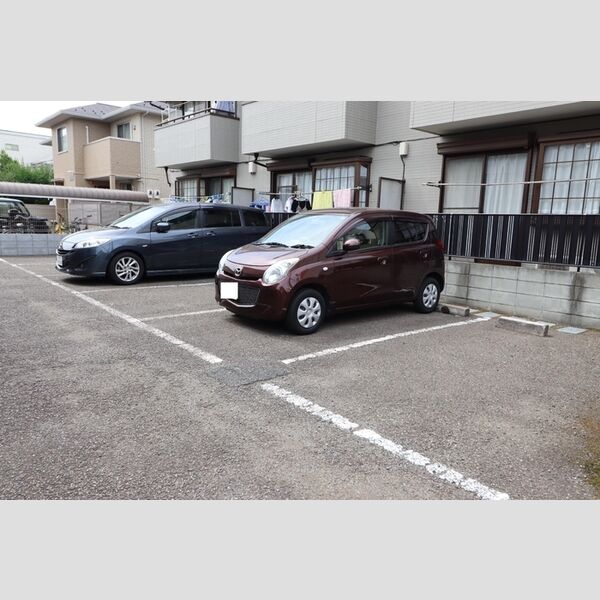 メイプルハイツ203号室 駐車場