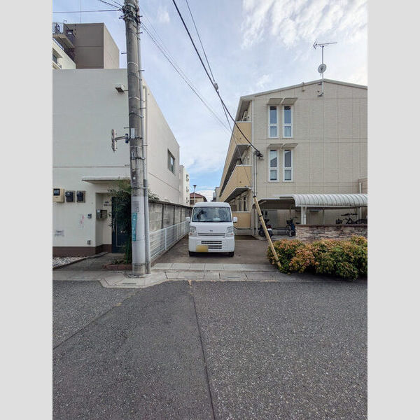 ロイヤルローズ305号室 駐車場