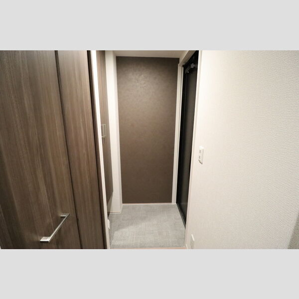 D-ROOM本町1丁目302号室 玄関