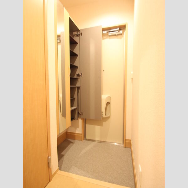 ハイツ ルピナス 大型シューズボックスがついています。