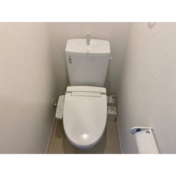 ポンデロッサ駒岡0107号室 トイレ