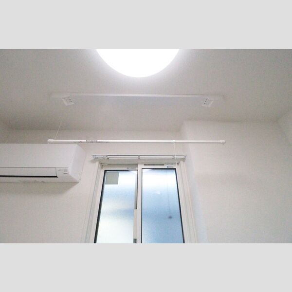 レジデンスマルニ102号室 室内物干(洋室3帖)