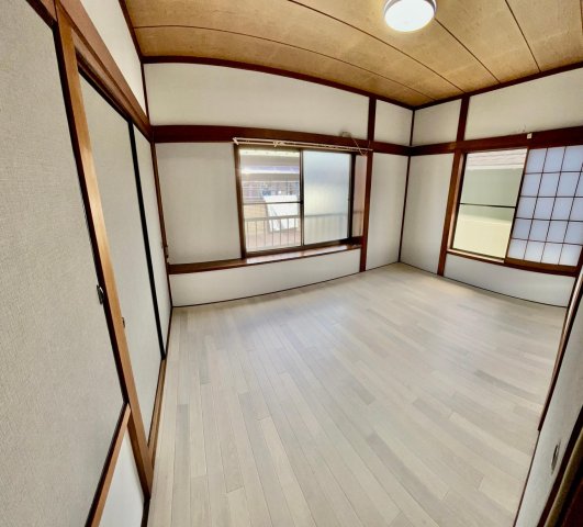 ふじみ野市大井中央戸建 明るく風通しの良い6.5帖の2階和洋室