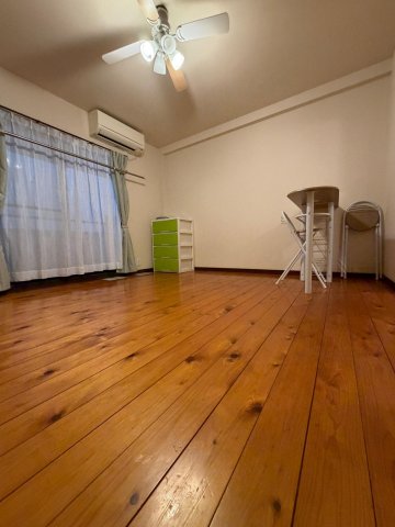 ファミール久我山B2号室 床は、暖かみの有る無垢の木材♪