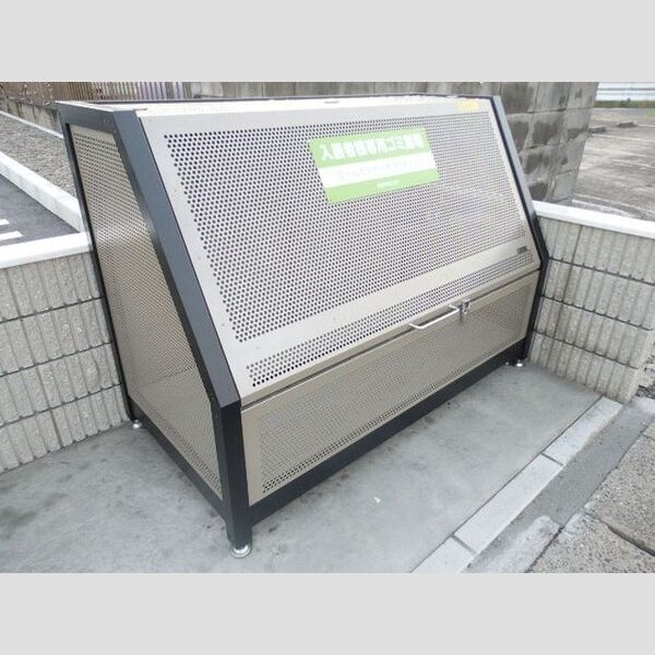 カーサマレ106号室 ゴミストッカー