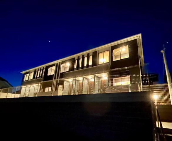 クレール 外観写真（夜）