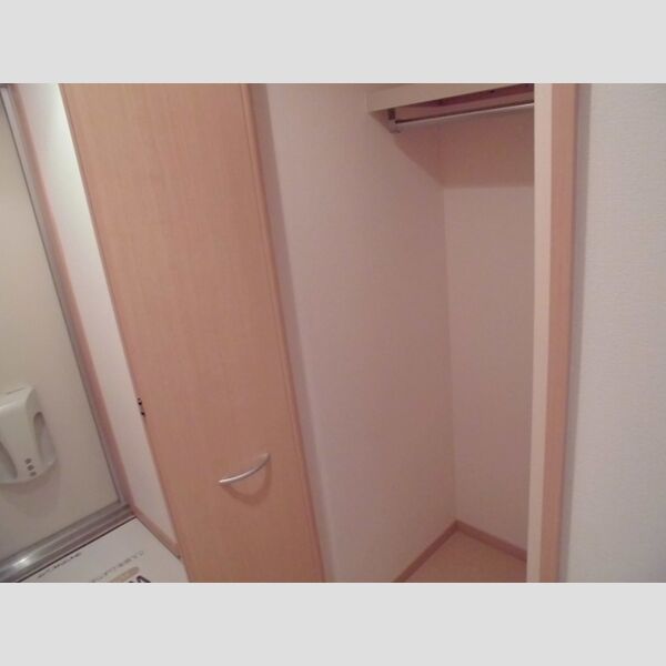 グランフィールド松江Ⅱ201号室 廊下　クローゼット