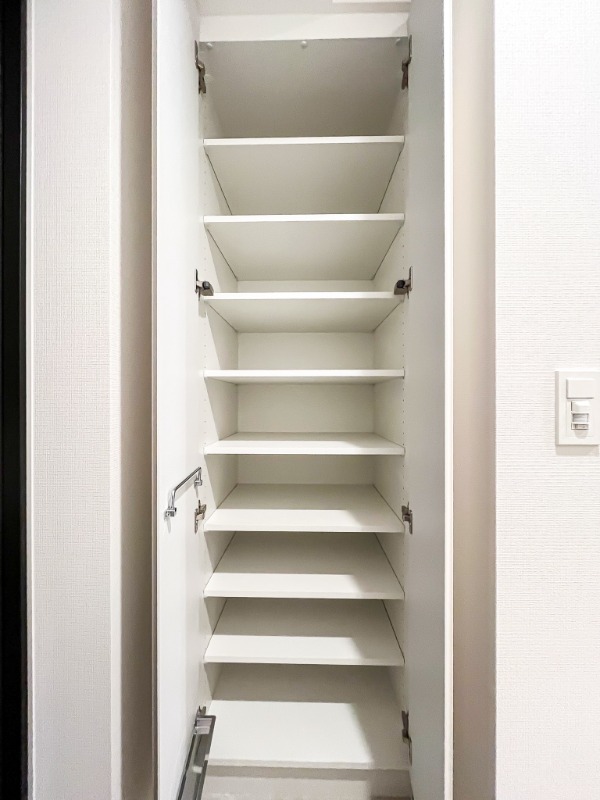 ドゥーエ王子神谷1階 収納