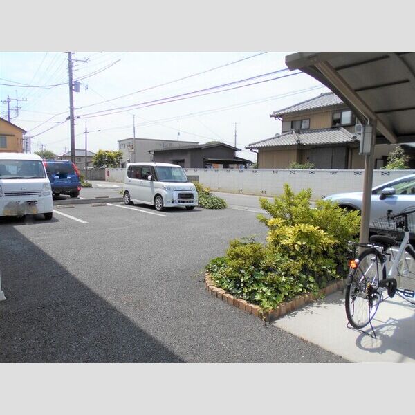 フルール・ド・スリジェ 駐車場