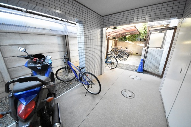 上落合レジデンス2階 エントランス