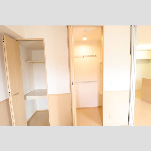 ロイヤルコートC203号室 収納