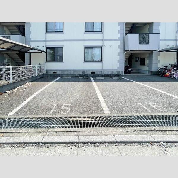 ボナール 駐車場