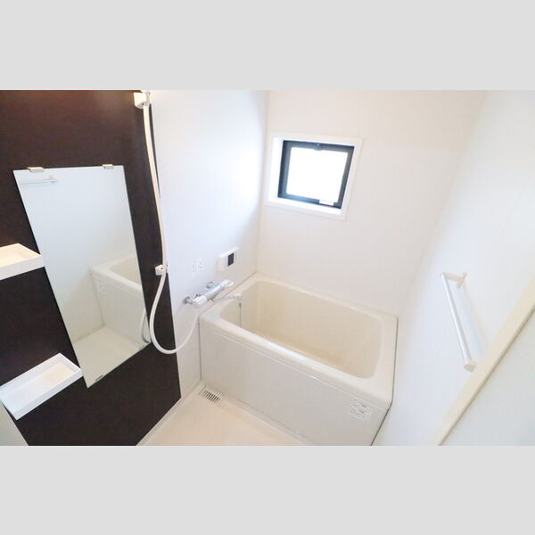 モンテ・ヴェルジェ 窓付きバスルーム