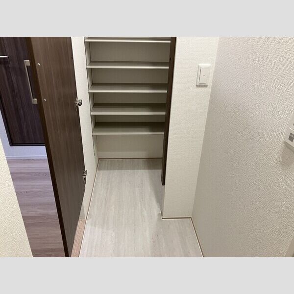 プライムヒル306号室 玄関