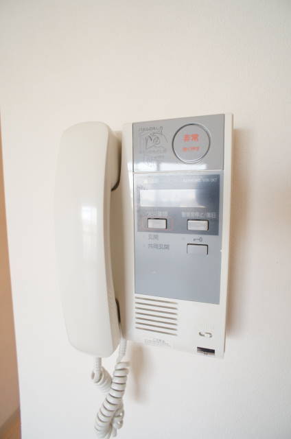 芝コーポ５号館0601号室 安心のインターホンとエントランスはオートロックです