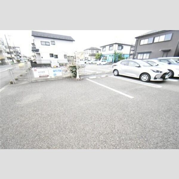 ベルシャイン厚木Ⅱ 駐車場