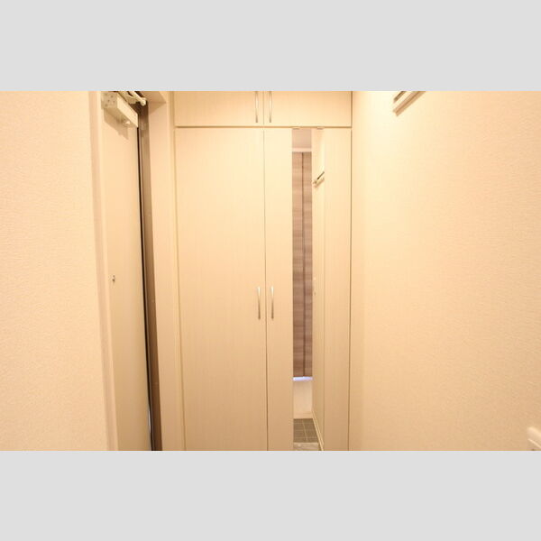 ラピュタ　ウイングス205号室 玄関にはシューズボックス!