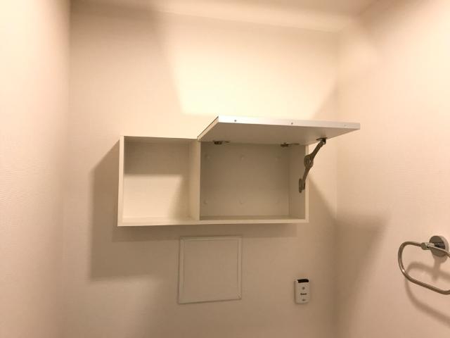 サン・サルーテ203号室 トイレ収納棚（イメージ）