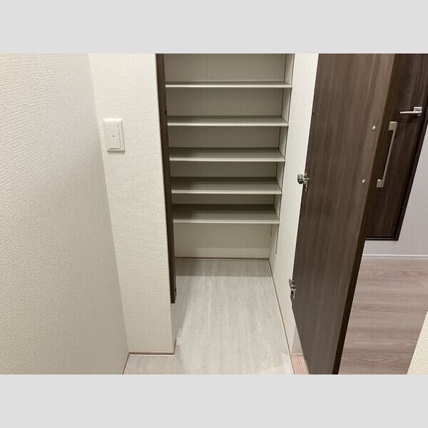 プライムヒル301号室 玄関