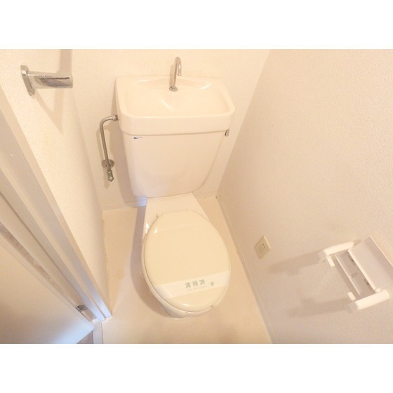 コーラルスターガーデン302号室 トイレ