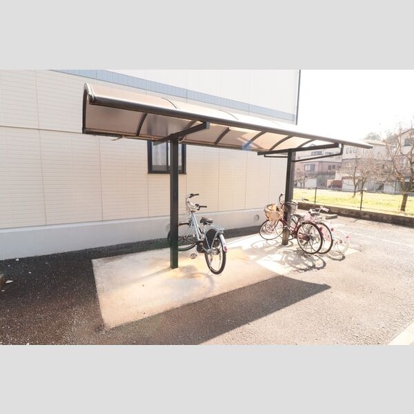 ホワイトハイツ白樺202号室 駐輪場