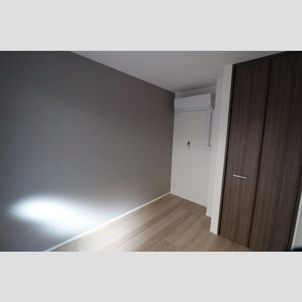 セレスティア白鳥108号室 洋室　約4.1帖