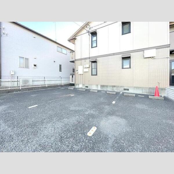 セジュール彩 駐車場