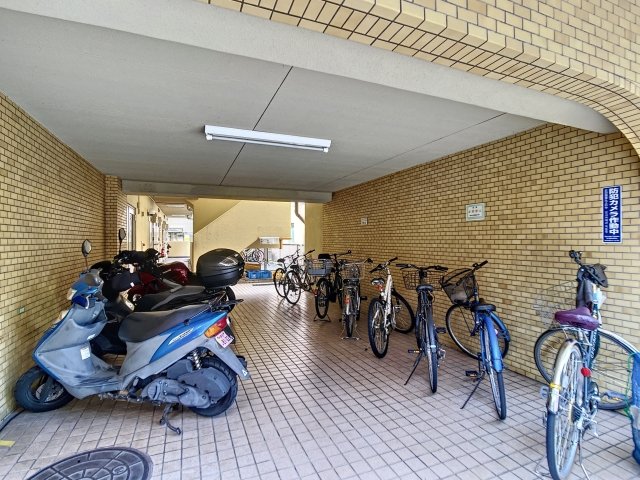 パレ・ドール中野5階 駐輪場