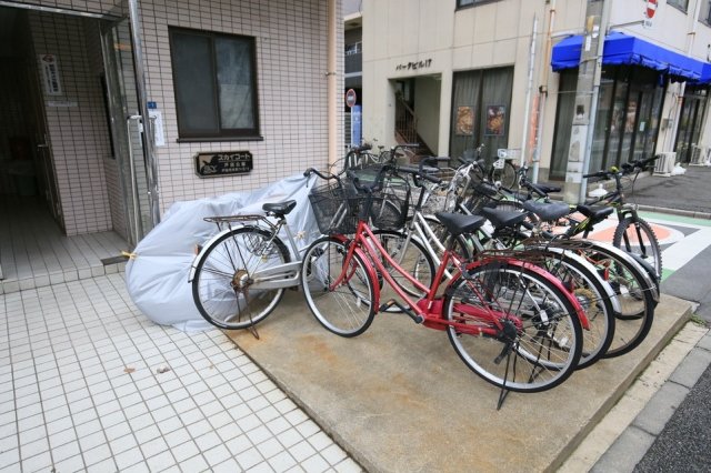 スカイコート戸田公園8階 駐輪場