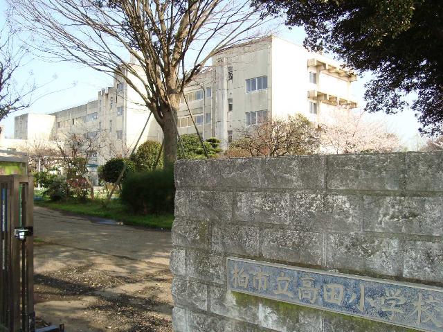 ムーンガーデン 高田小学校まで400ｍ