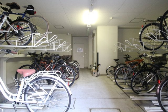 プレール・ドゥーク新御徒町4階 駐輪場