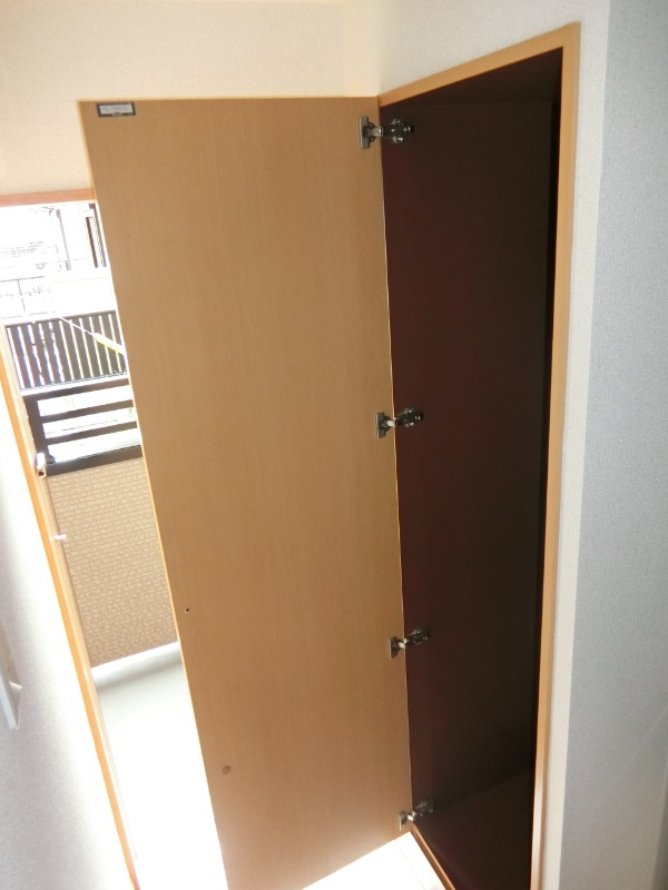 サンヴィアーレ松飛台1階 玄関