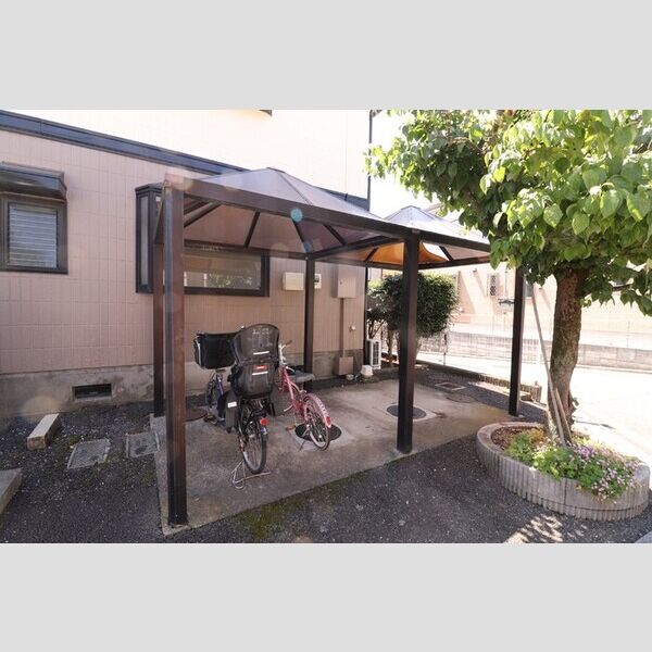 ヒルオーク 駐輪場