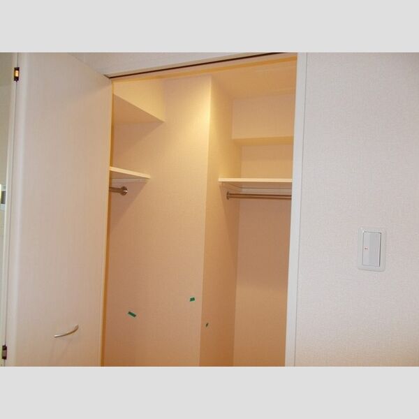 ジェイ・エス・ティ横浜東 ウォークインクローゼット