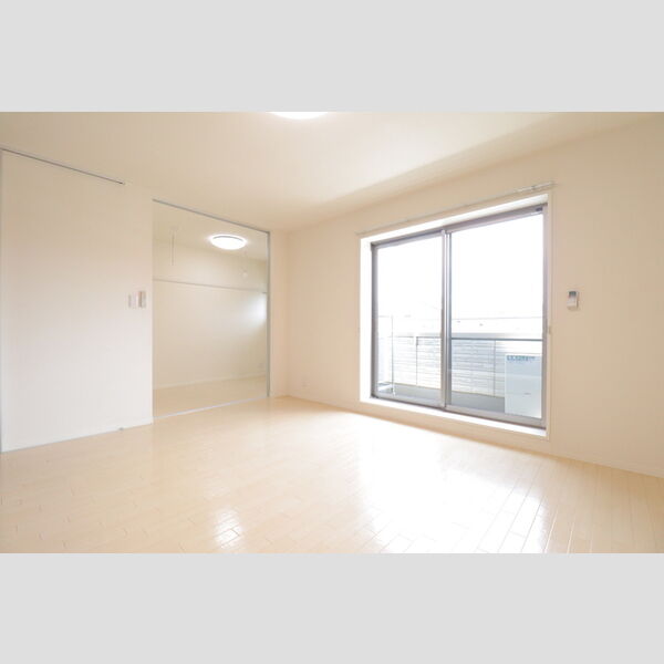 ピラタス　ⅩⅡ 洋室・サービスルーム