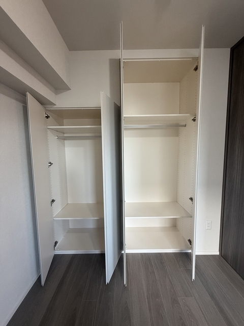 プレディアコート三軒茶屋504号室 洋室収納　2025年10月撮影