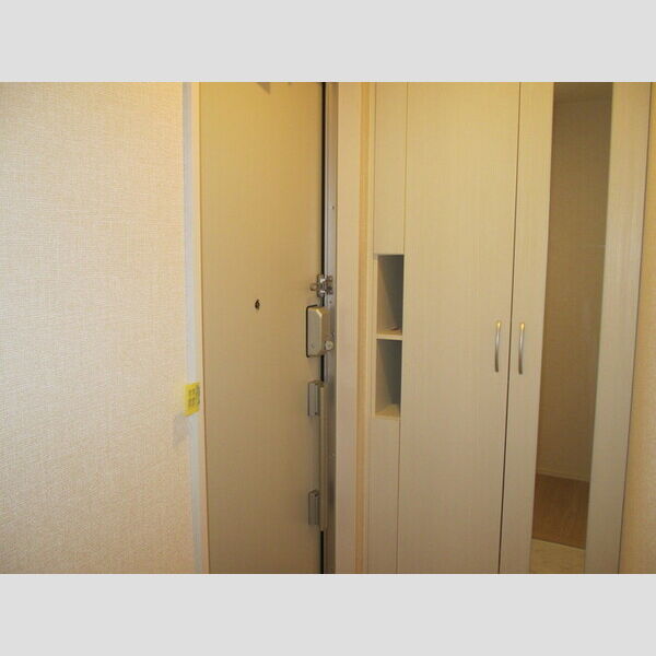 アイリス208号室 玄関