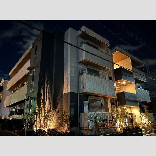 ルチェ・ソラーレ203号室 外観(夜)