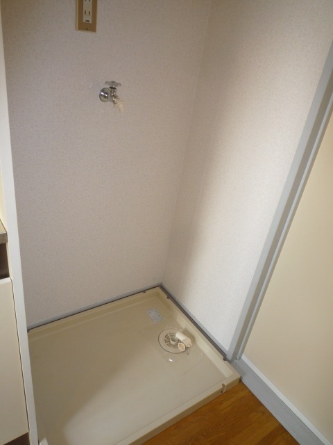 コリーヌ・F2階 洗濯機置き場