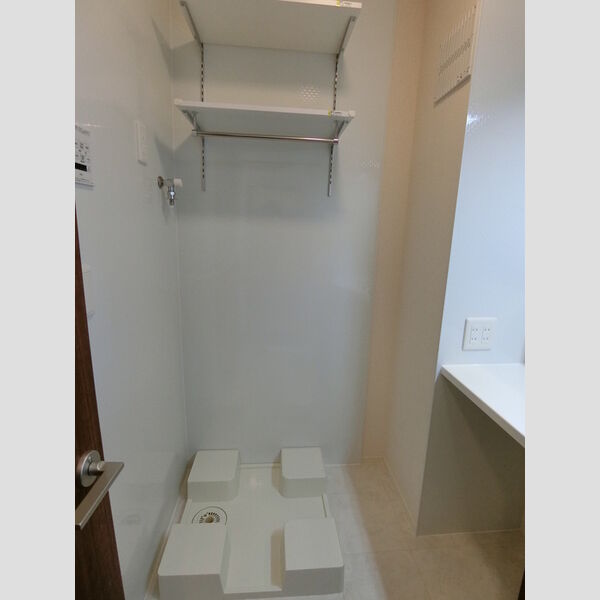 リヴェール湘南305号室 洗濯機置場