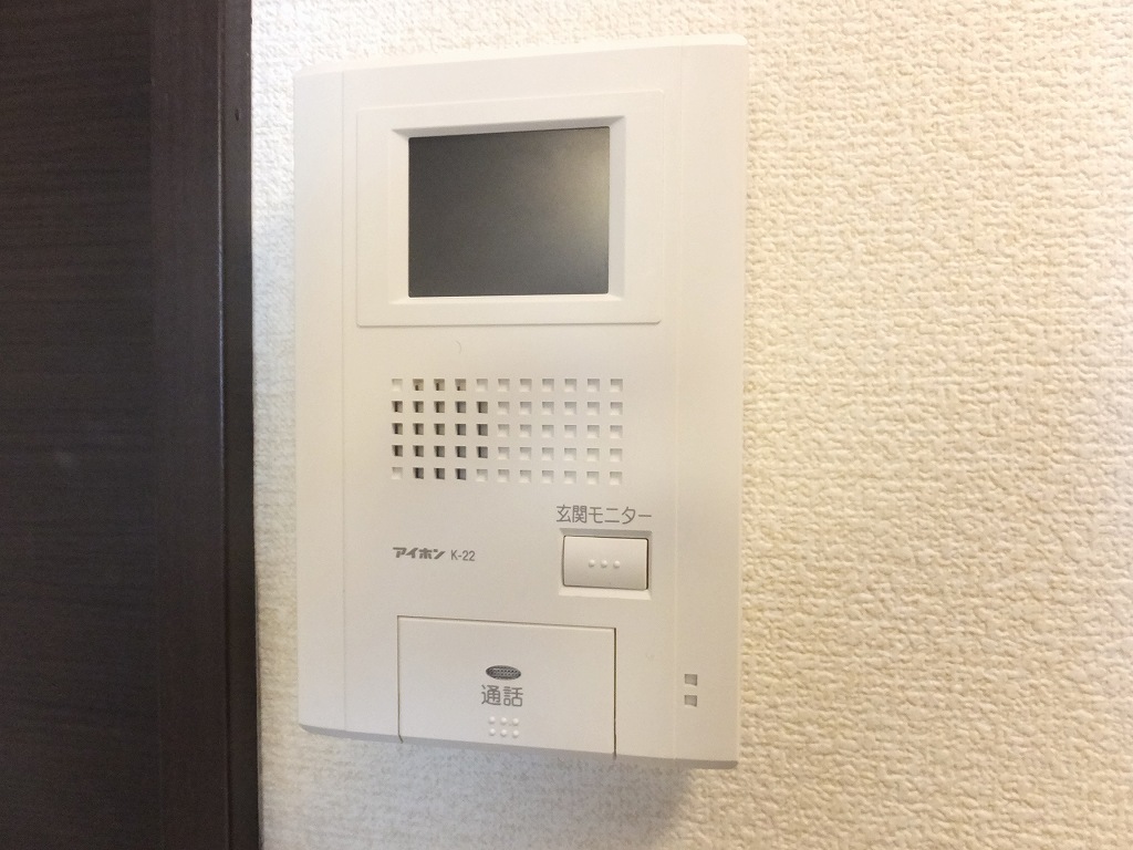 レオネクストレミュウ201号室 モニター付きインターフォンなら急な来客にも慌てません。