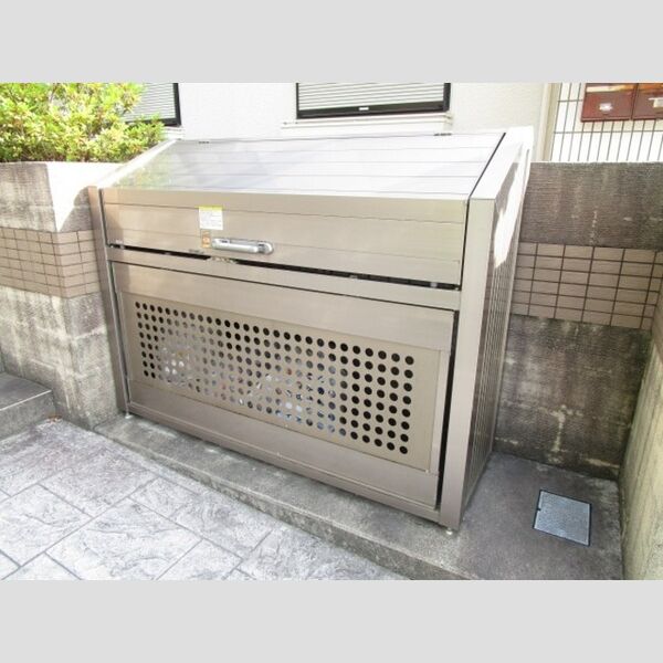 レクエルド広尾 入居者専用ゴミストッカー