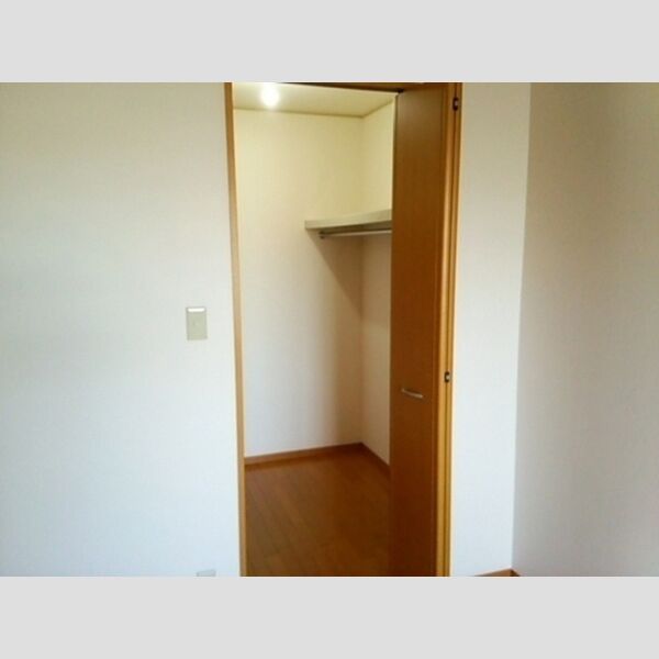 クレスト宇奈根205号室 205号室　ウォークインクローゼット