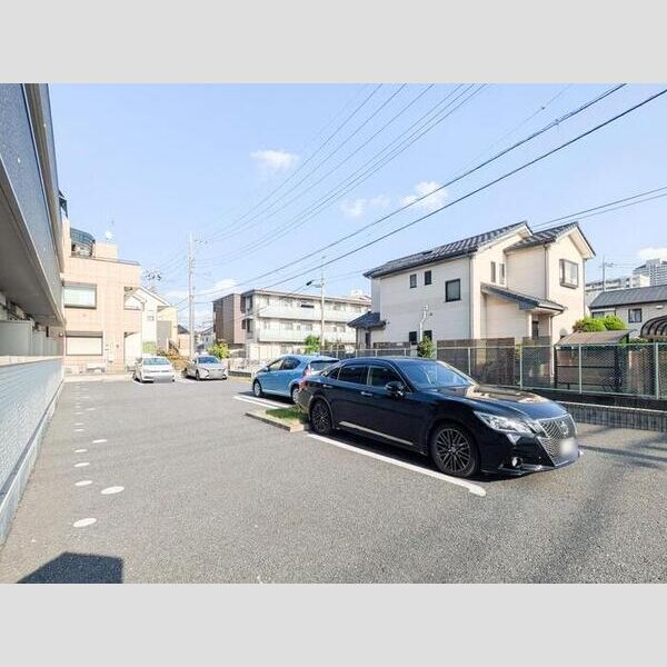 クラール獨協 駐車場