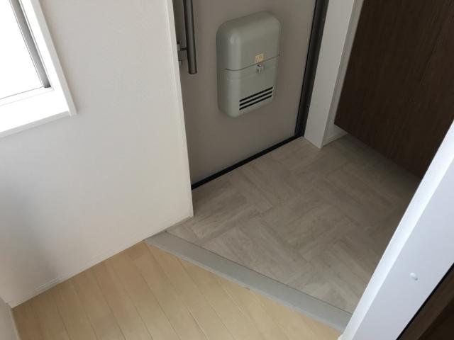 アドレコート102号室 玄関